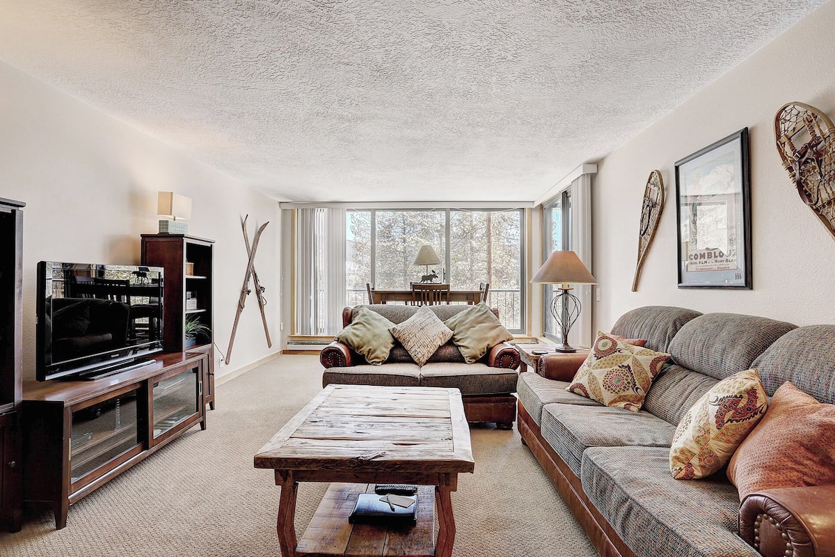 Condo, 2 Bedrooms | Living area