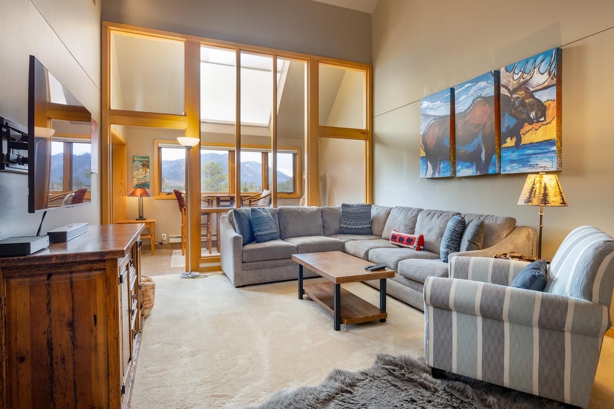 Condo, 3 Bedrooms | Living area