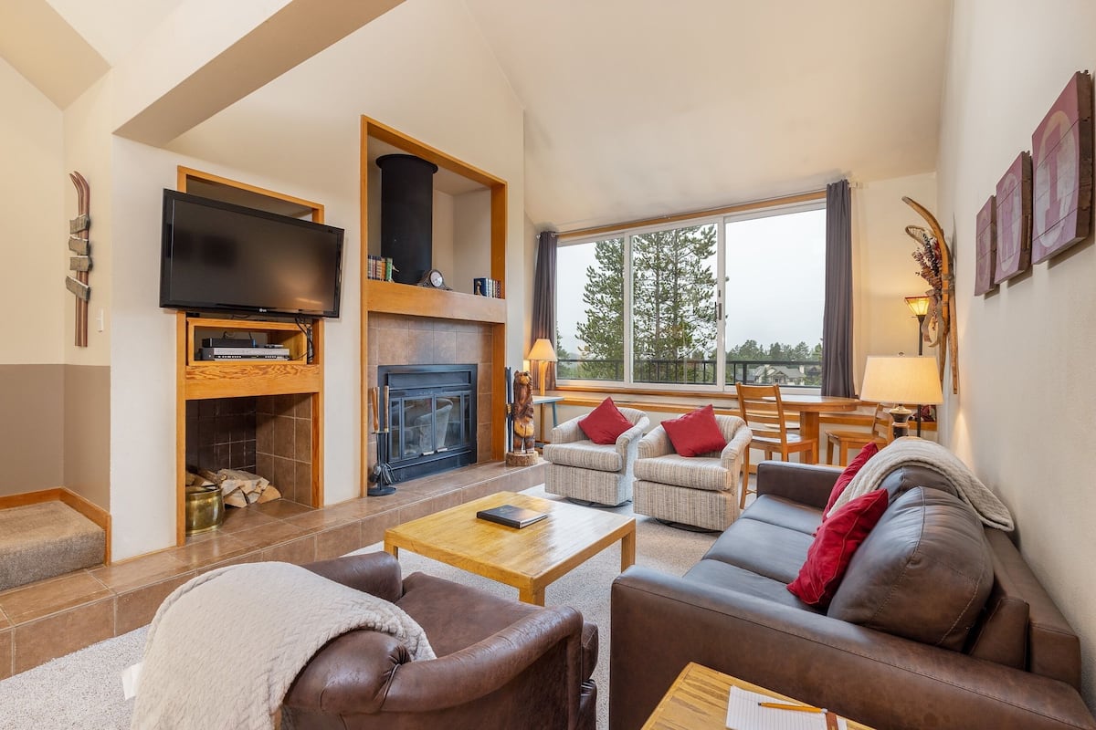 Condo, 2 Bedrooms | Living area
