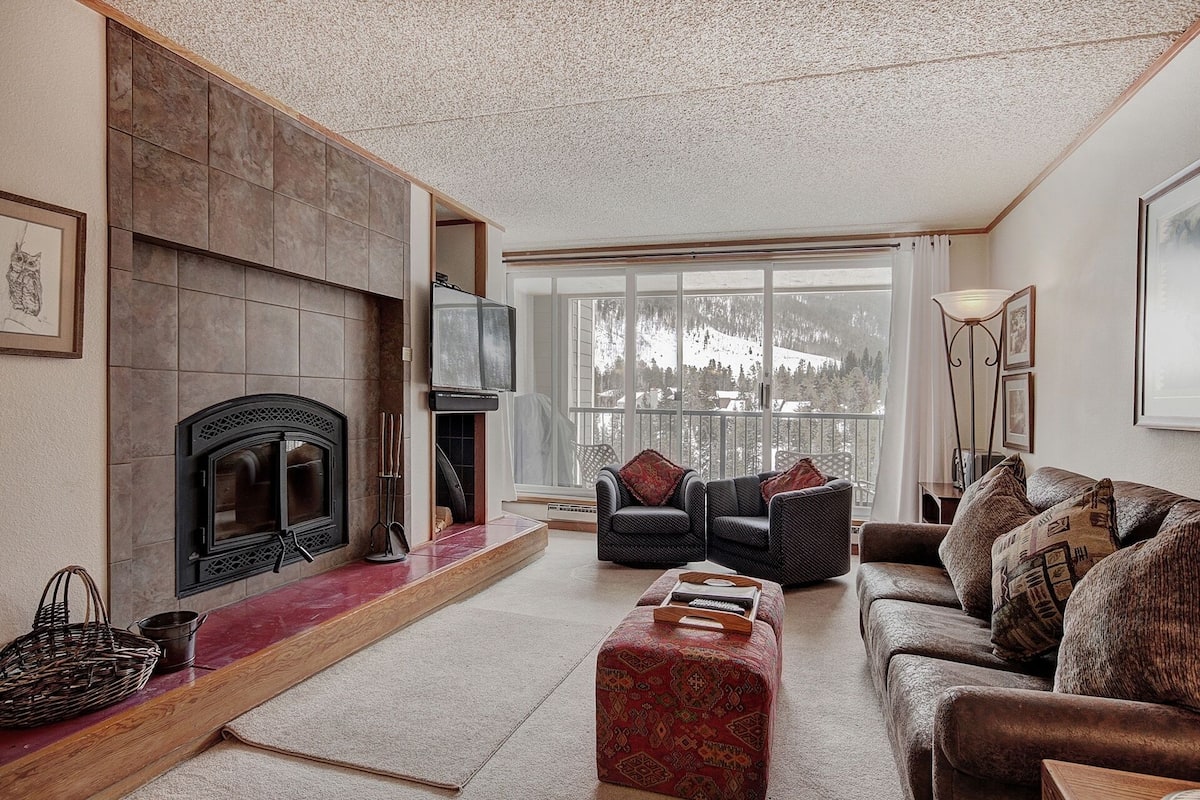 Condo, 1 Bedroom | Living area