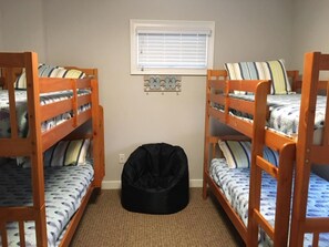 4 bedrooms, iron/ironing board, free WiFi