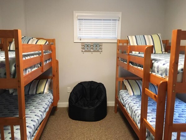 4 bedrooms, iron/ironing board, free WiFi