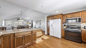 Kühlschrank, Ofen, Herdplatte, Geschirrspüler