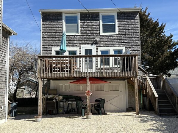 Exterior - Nice clean rear cottage just 3 homes to the beach in Ship Bottom (Ship Bottom)