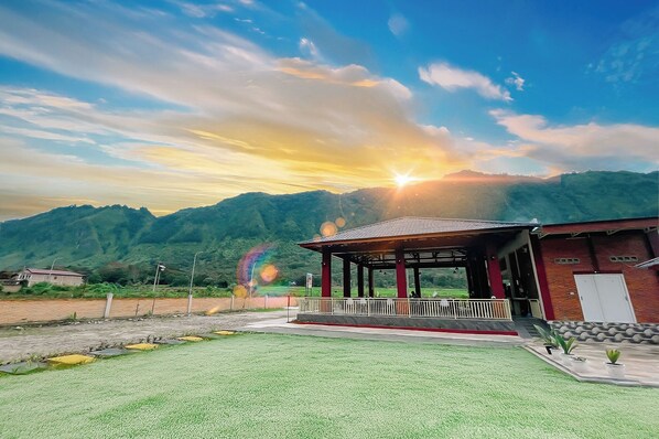 Front of property - Simangande View & Resto By Helocus (Samosir)