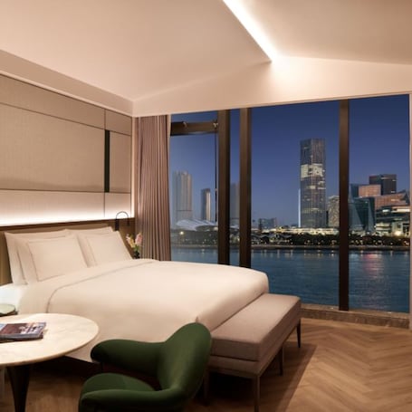 Luxury Single Room, Beach View. UrCove by Hyatt Shanghai Xuhui West