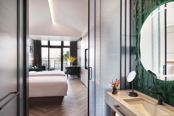 Executive Double Room | In-room safe, blackout drapes, soundproofing, free WiFi