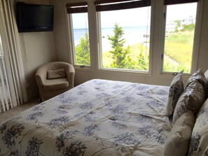 5 bedrooms, iron/ironing board, free WiFi