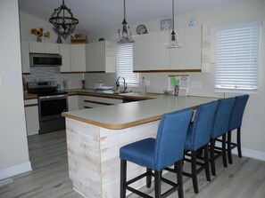 Kühlschrank, Ofen, Herdplatte, Geschirrspüler