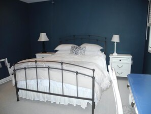 4 bedrooms, iron/ironing board, free WiFi