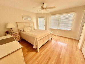 4 slaapkamers, een strijkplank/strijkijzer, gratis wifi