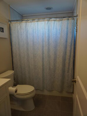 Bathroom - 2 bedroom accommodation in Brant Beach (Brant Beach)