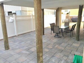 Outdoor dining - 2 bedroom accommodation in Brant Beach (Brant Beach)