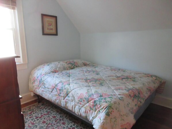 5 bedrooms, iron/ironing board, WiFi (free)