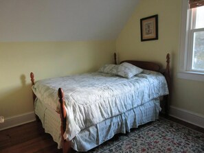 5 bedrooms, iron/ironing board, WiFi (free)