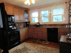 Coffee/tea maker, fridge, microwave, oven