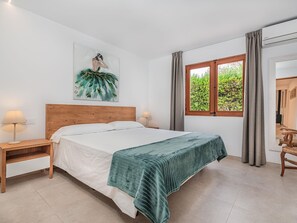 3 chambres, fer et planche à repasser, accès à Internet, literie fournie