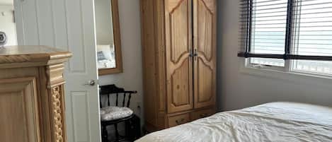 3 bedrooms, iron/ironing board, free WiFi