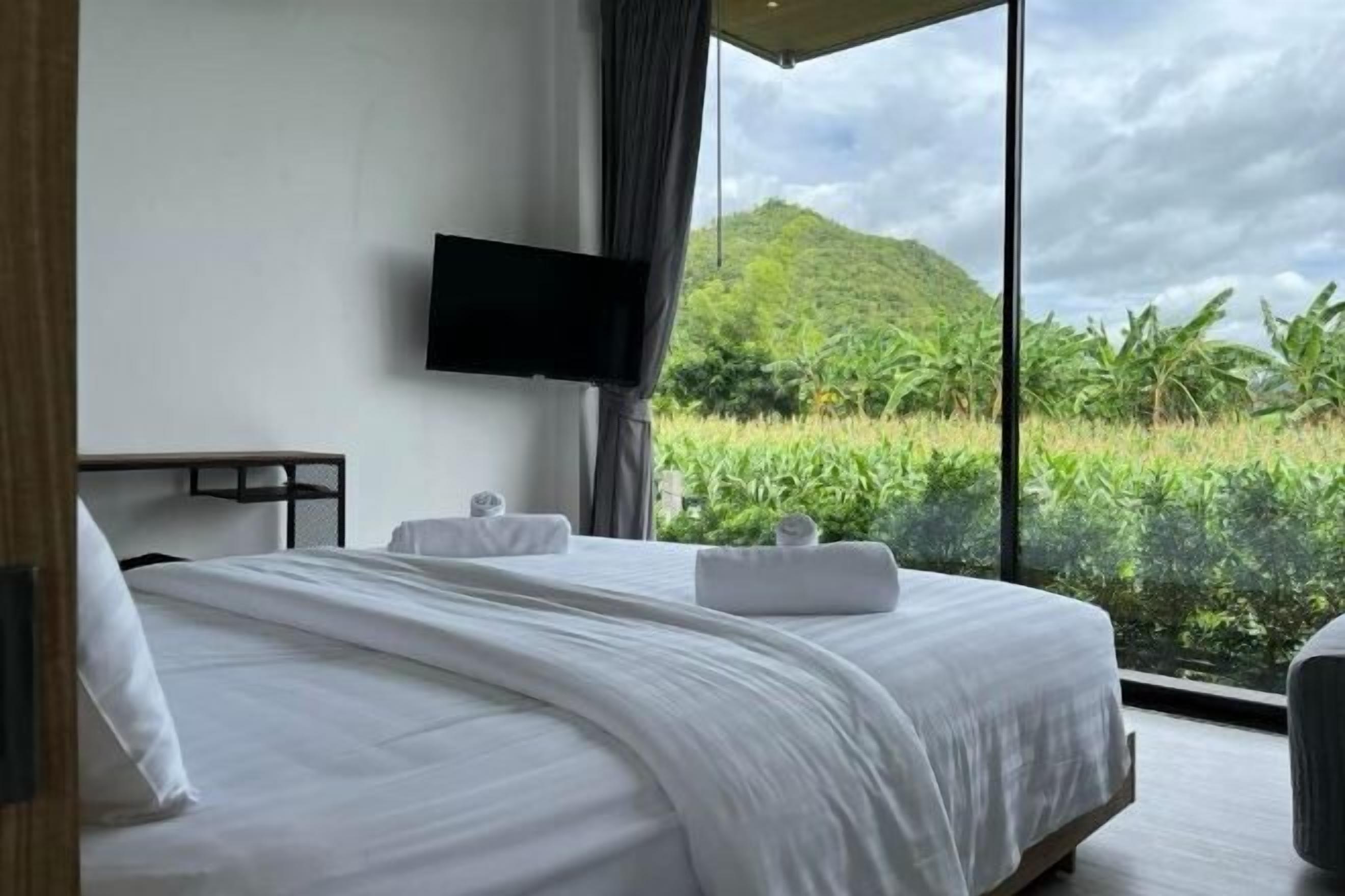 1 soverom, skrivebord og ekstrasenger (mot et tillegg)