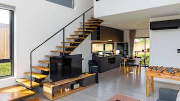 1 quarto, escrivaninha, camas extras/dobráveis (sobretaxa)