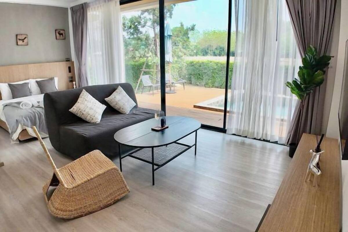 1 bedroom, desk, rollaway beds, free wired Internet