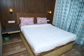 5 bedrooms, WiFi, bed sheets - PAWAN VILLA PANCHGINI 5BHK with Private Pool (Beloshi)