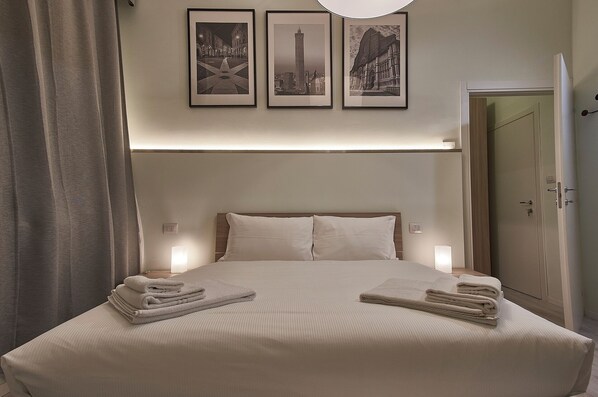 ستائر تعتيم ومكواة/لوح كي وواي فاي مجانًا