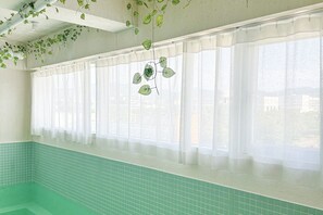 Suite (Pool Villa) | Skrivebord, arbejdsområde til bærbare computere, lydisolering
