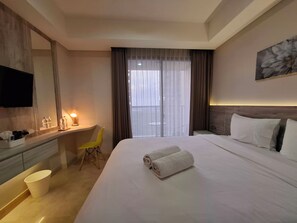 Luxury Studio, 1 Katil Ratu (Queen), Private Bathroom | Peralatan tempat tidur premium, dilengkapkan perabot secara berasingan 