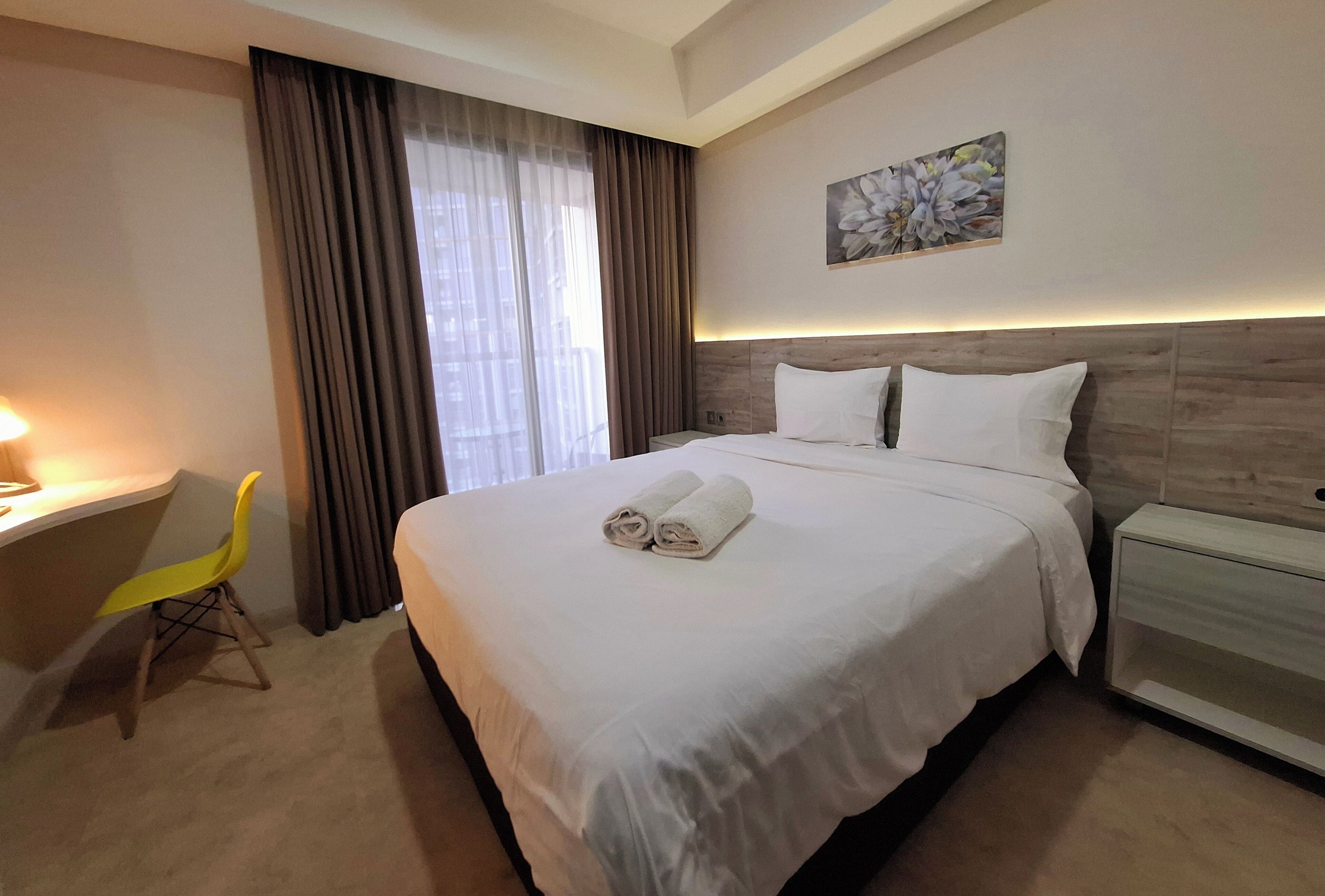 Premium bedding, desk, laptop workspace, free WiFi