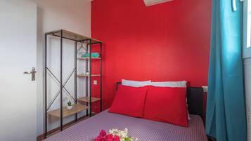 1 chambre, bureau, fer et planche à repasser, Wi-Fi gratuit