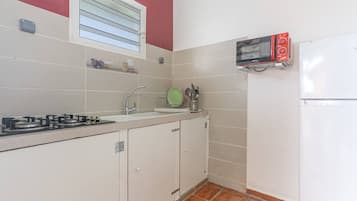 Refrigerador, microondas, horno, cafetera/tetera