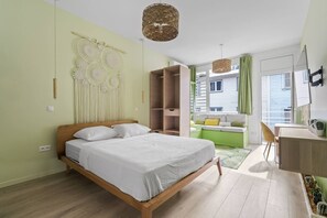 3 bedrooms, desk, iron/ironing board, free WiFi
