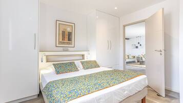 5 bedrooms, desk, iron/ironing board, free WiFi