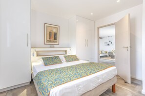 5 bedrooms, desk, iron/ironing board, free WiFi