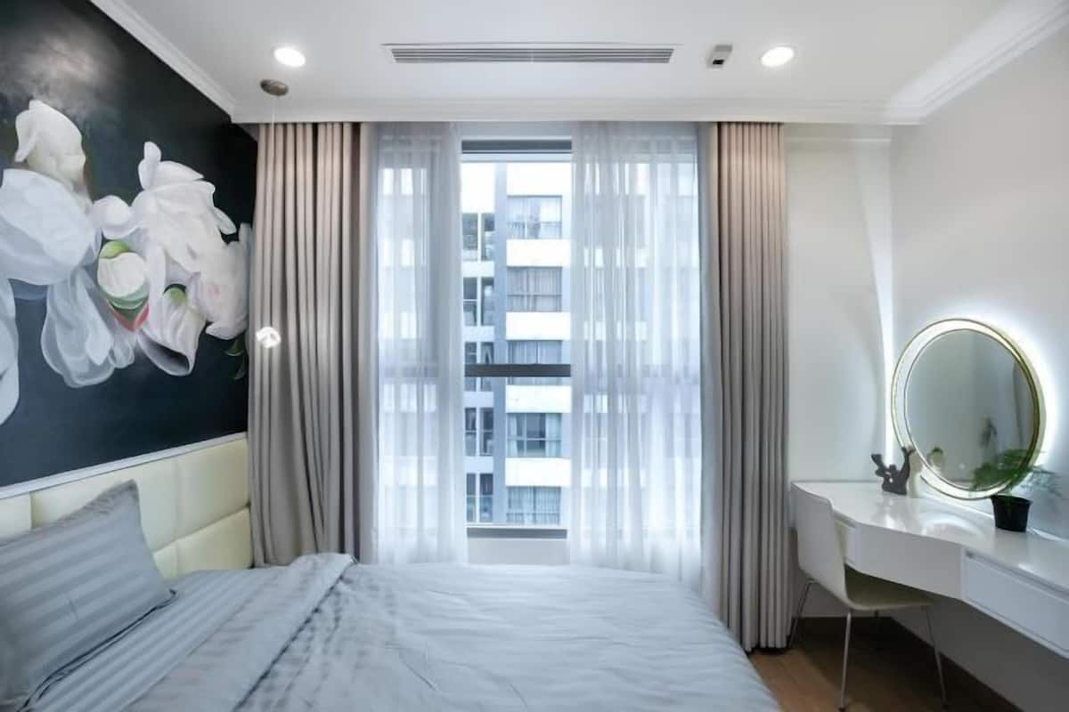 3 bedrooms, laptop workspace, blackout drapes, iron/ironing board