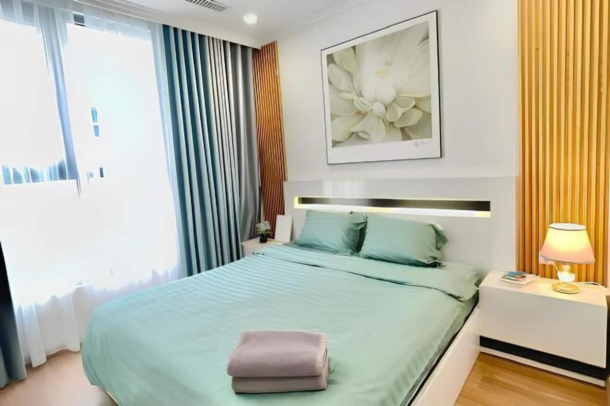 3 bedrooms, laptop workspace, blackout drapes, iron/ironing board