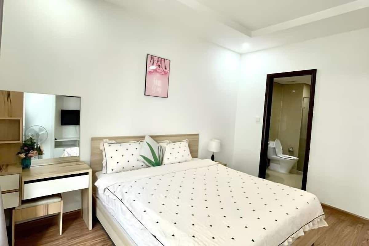 3 bedrooms, laptop workspace, blackout drapes, iron/ironing board