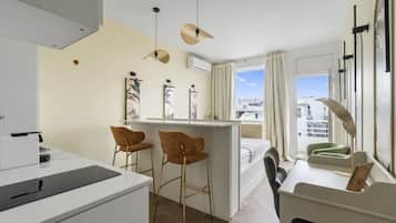 1 habitación, escritorio, tabla de planchar con plancha y wifi gratis
