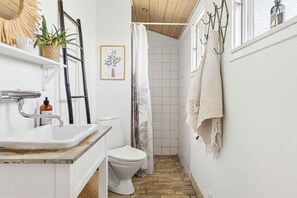 Shower - Lovely house with sea view and large terrace (Karrebæksminde)