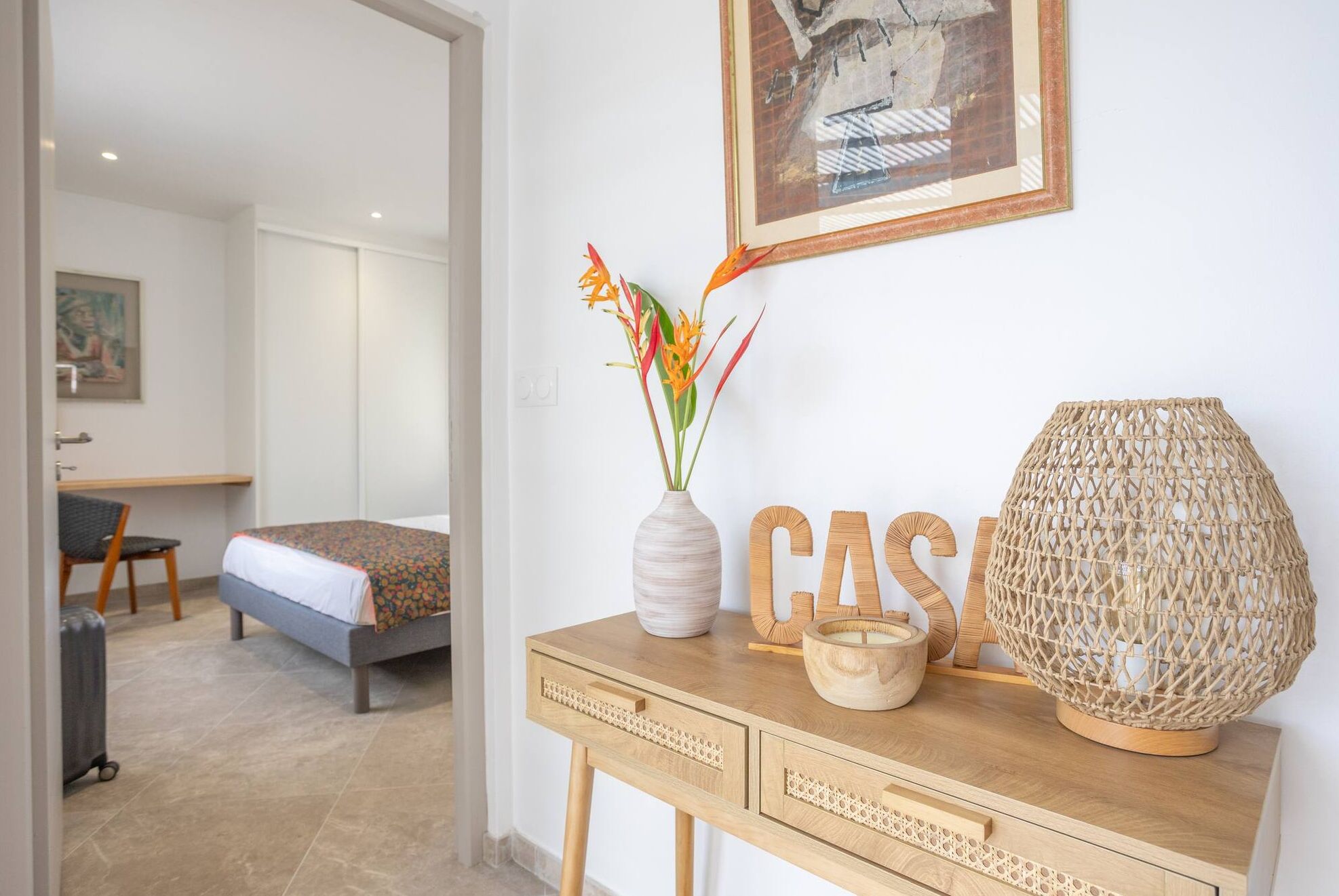 2 habitaciones, escritorio, tabla de planchar con plancha y wifi gratis 