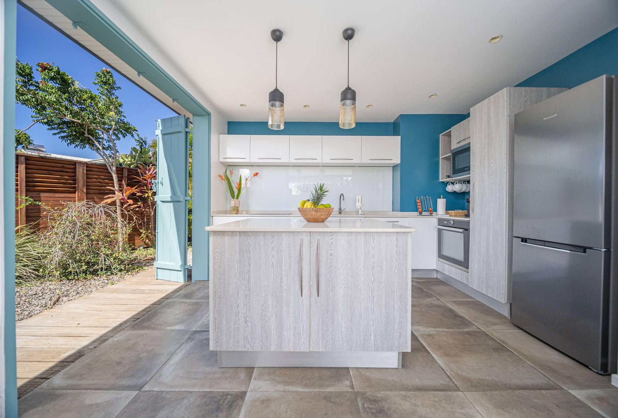 Kjøleskap, mikrobølgeovn, ovn og oppvaskmaskin