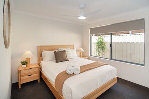 3 soverom, strykejern/-brett, wi-fi og sengetøy