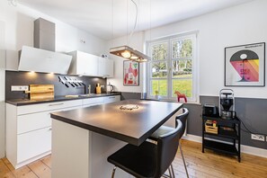 Refrigerador, horno, parrilla de estufa y lavavajillas 