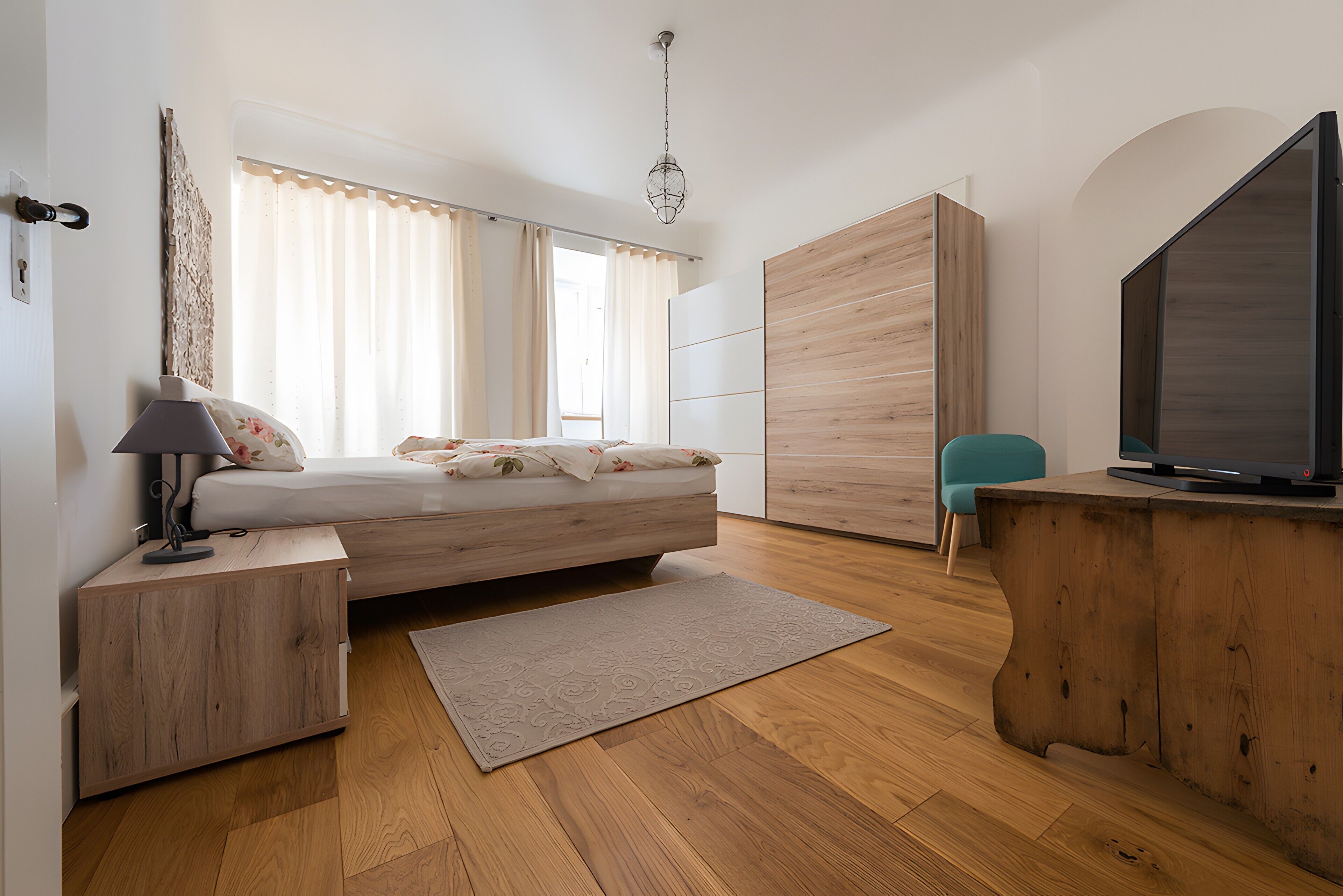 3 室のベッドルーム、アイロン / アイロン台、WiFi (無料)、ベッドシーツ