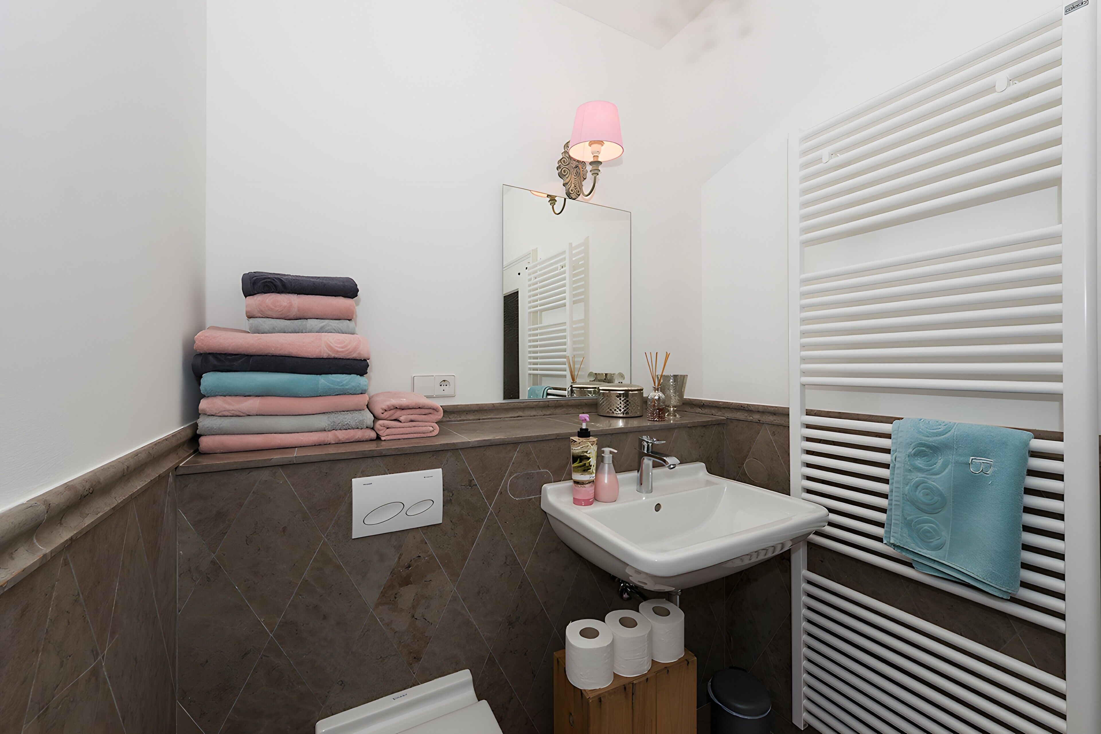 シャワー、ヘアドライヤー、タオル