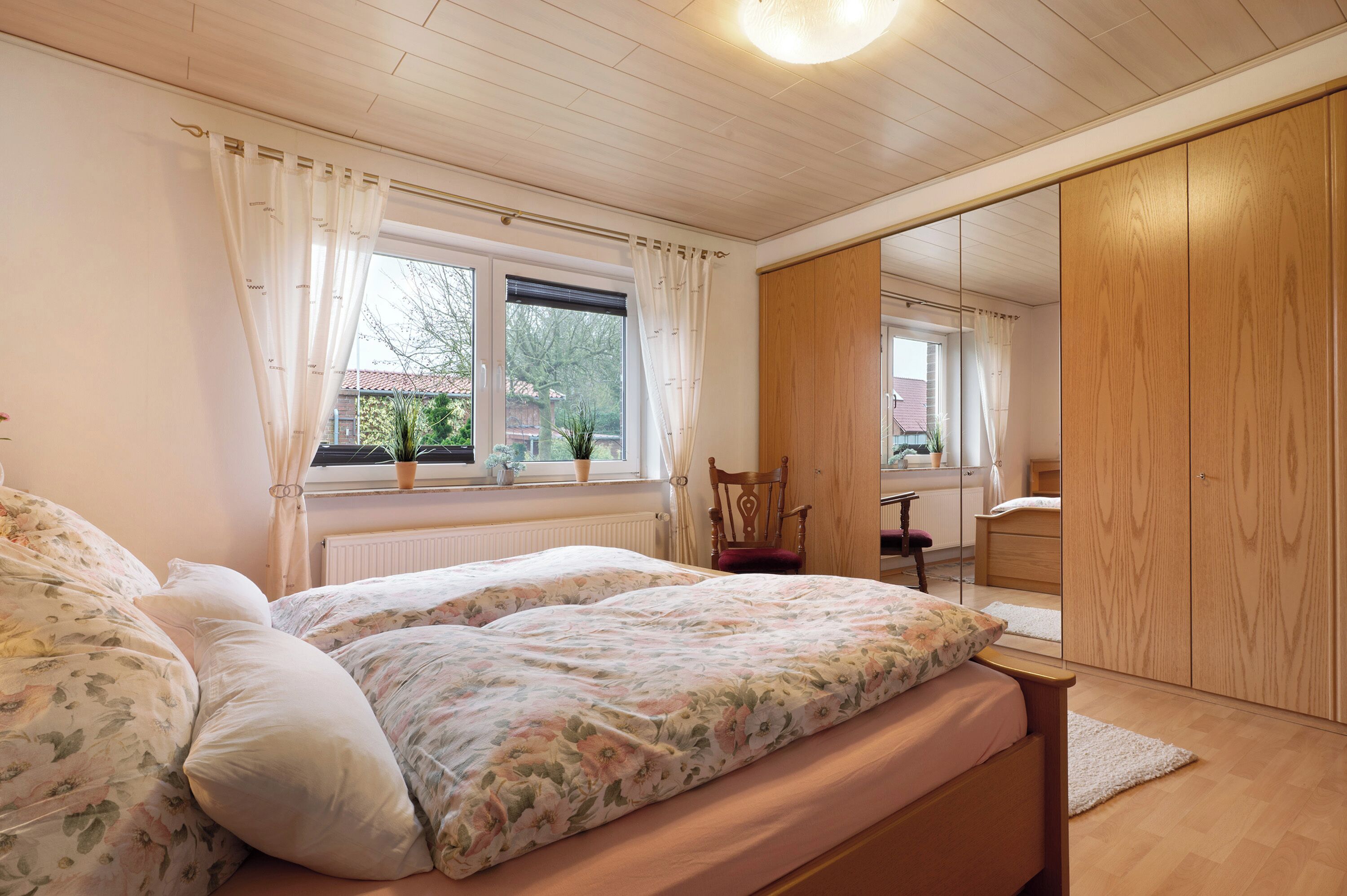 2 makuuhuonetta, silitysrauta/-lauta, ilmainen Wi-Fi, vuodevaatteet