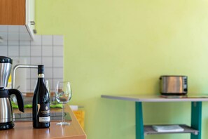 Fridge, stovetop, coffee/tea maker, electric kettle