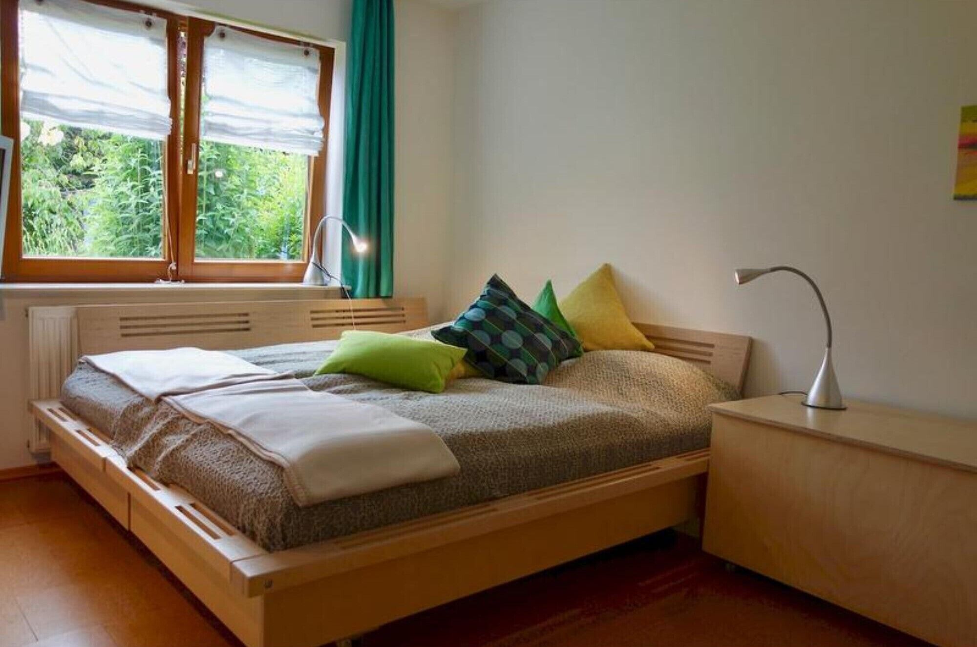 1 habitación, tabla de planchar con plancha, wifi gratis y ropa de cama 