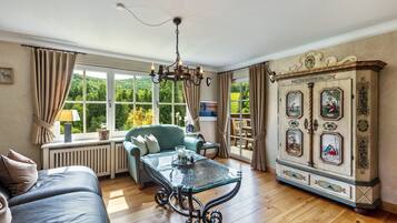 TV, fireplace, DVD player, stereo